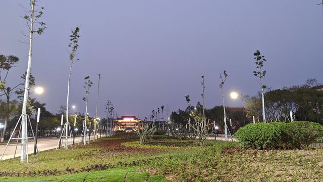 附近轉了一圈,大馬路公園等形象工程和街道各有各的特別 附近轉了一圈,大馬路公園等形象工程和街道各有各的特別