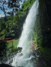 Самый большой водопад на Хайнане Китай