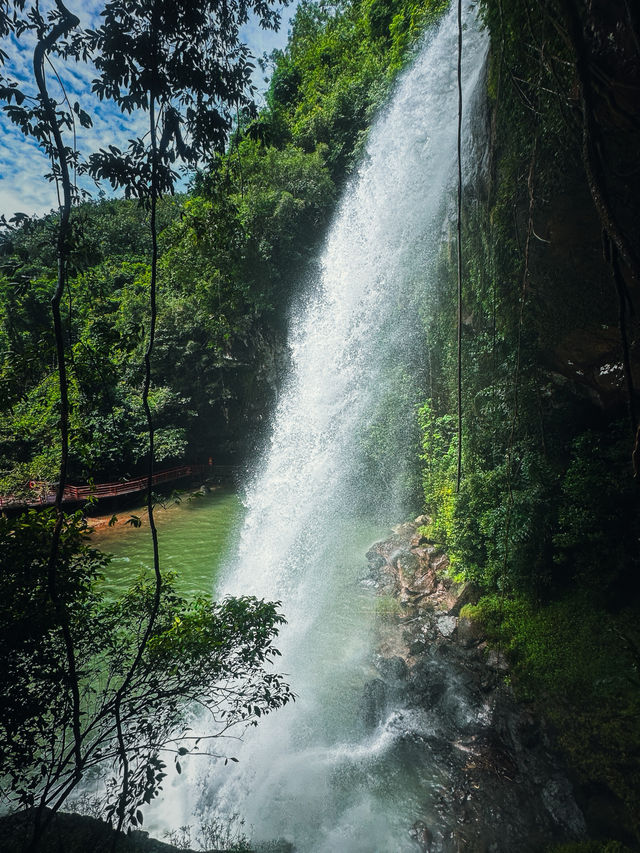 Самый большой водопад на Хайнане Китай Самый большой водопад на Хайнане Китай