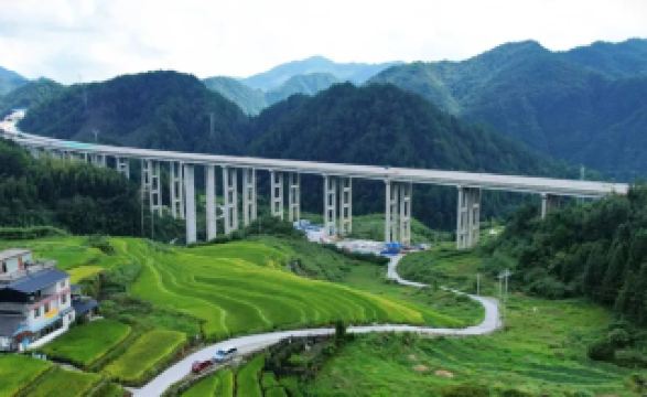 新新高速は12月26日に開通