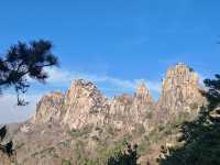 被這座山東秘境美到失語！誰說煙台只有海？藏在棲霞的天崮山簡直是大自然的鬼斧神工！喀斯特地貌+