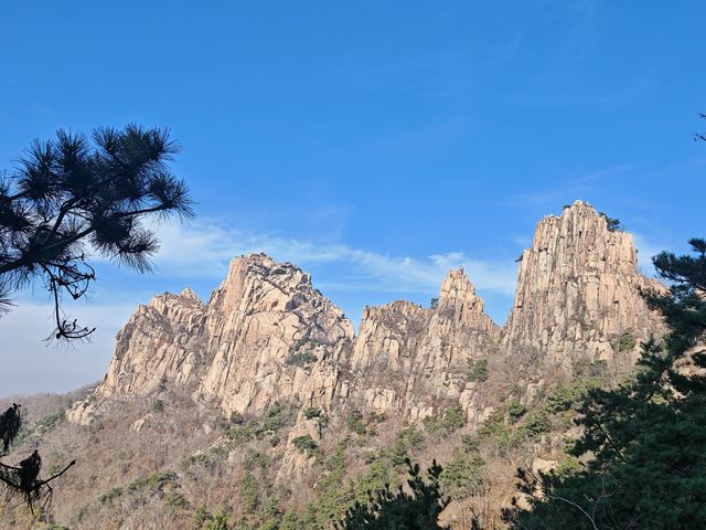 被這座山東秘境美到失語！誰說煙台只有海？藏在棲霞的天崮山簡直是大自然的鬼斧神工！喀斯特地貌+