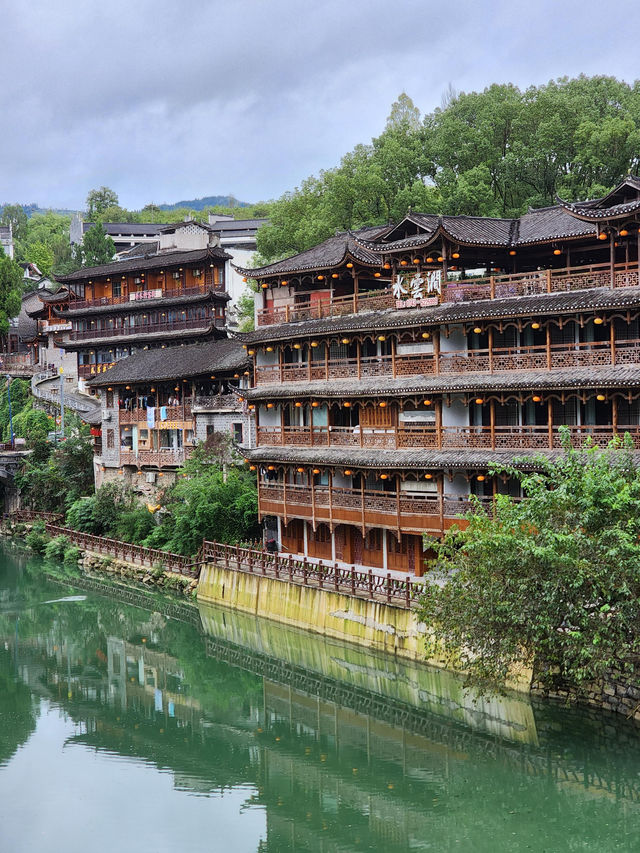 住進瀑布邊的古鎮 住進瀑布邊的古鎮