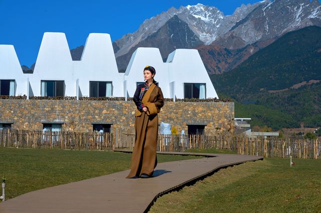 麗江版宮崎駿世界！這家雪山野奢酒店也太治癒了吧