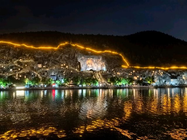 警告!別輕易與他對視——龍門十七米佛顏殺! 警告!別輕易與他對視——龍門十七米佛顏殺!