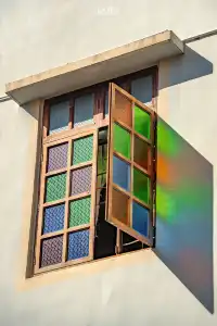 台山 | 百年騎樓裡極具特色的玻璃窗