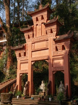 Sichuan is full of treasures, with a forgotten royal temple deep in the mountains