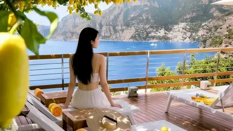 Summer in Southern Italy is always trustworthy! The small towns in Southern Italy are breathtakingly beautiful — traveler post in Naples