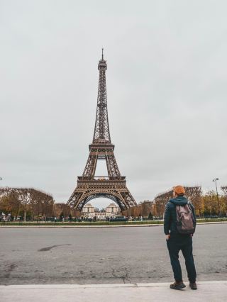 パリの攻略法は数え切れないほどありますが、このエッフェル塔だけは一日中費やす価値があります