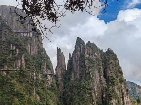 Lazy Traveler's Guide to Mangshan Wuzhifeng, a 5A Scenic Area