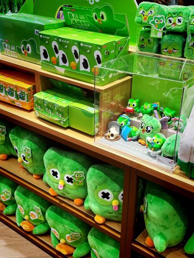 📚🦉 上海でDuolingo × MINISOのポップアップストア開催 | Trip.com 上海