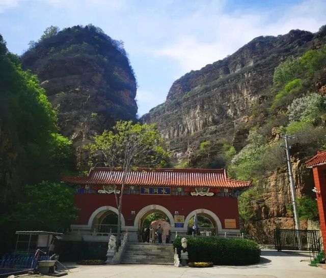 北京湖洞水遊玩攻略 湖洞水坐落於平谷區黃松峪鄉,是一處小眾原生態2A峽谷景區,因谷中有湖、山中有