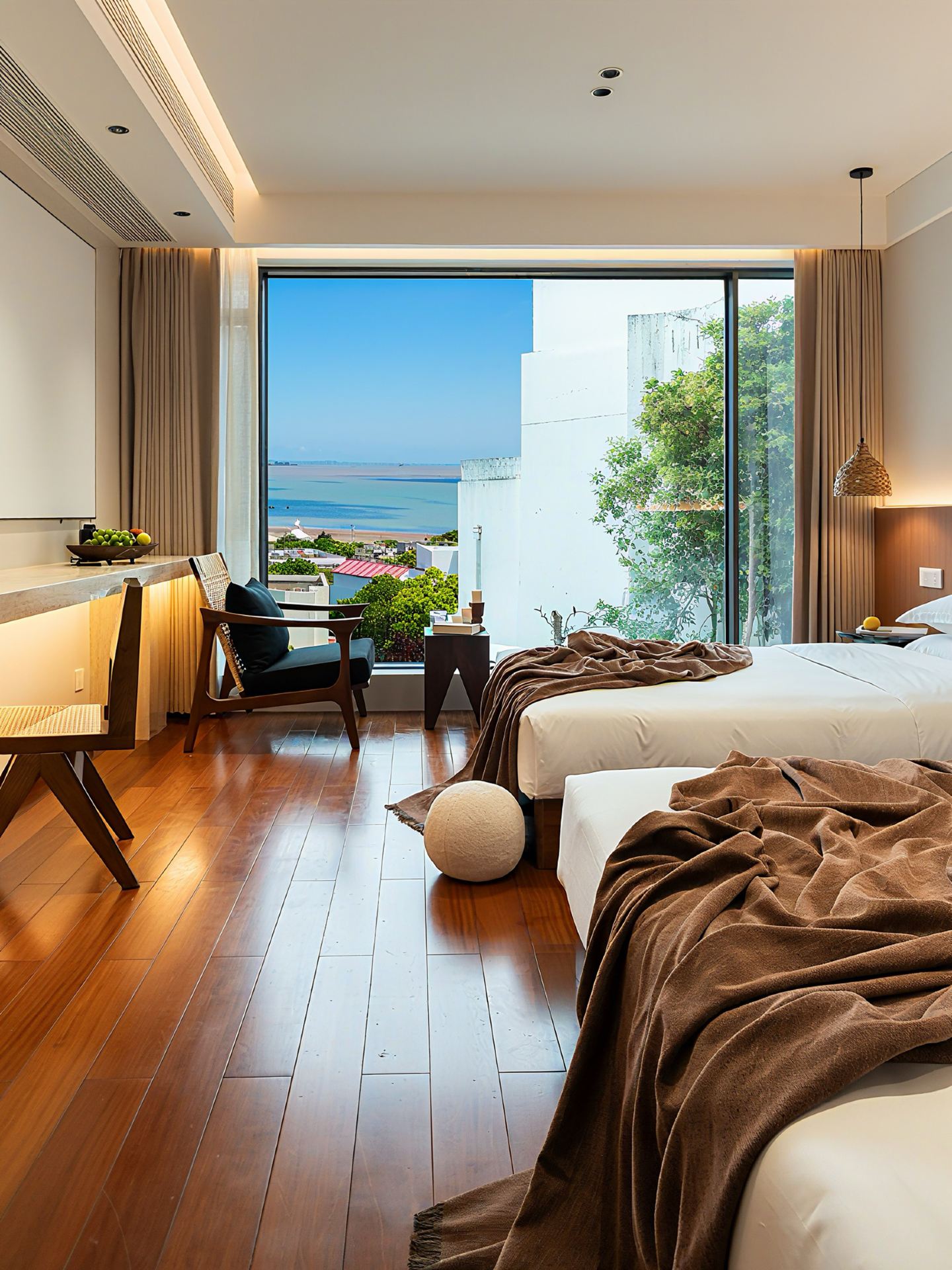 This Zhoushan gem is breathtakingly beautiful—the ocean view from the window is just unreal...