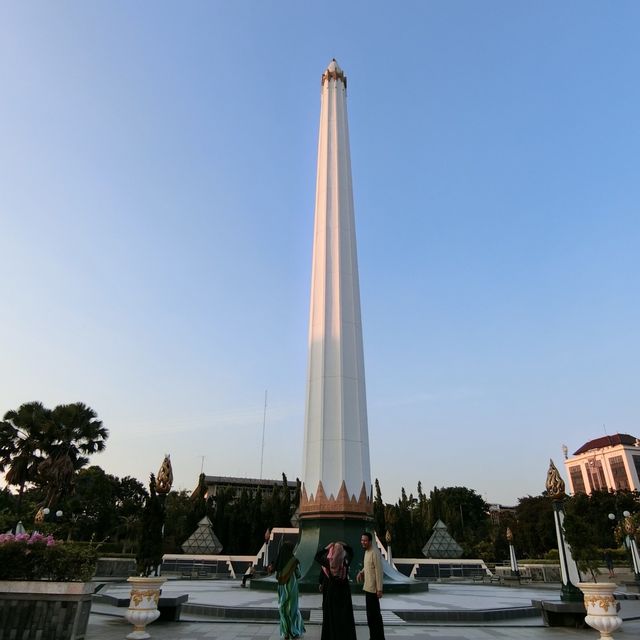 Munomen Tugu Pahlawan สุราบายา อินโดนีเซีย