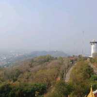 วัดคีรีวงศ์ บนยอดเขากลางเมืองนครสวรรค์
