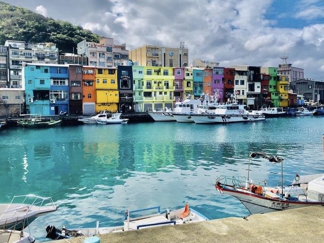 新北｜🌈🏘️美麗無暇📍 Zhengbin Port Color Houses 正濱漁港-彩色街屋