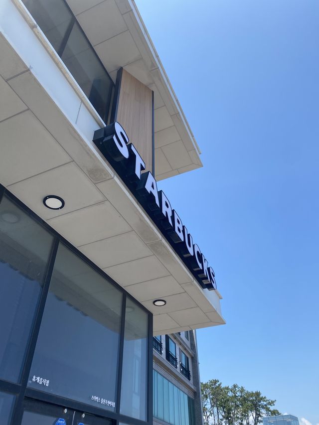 오션뷰를 바라볼 수 있는 스타벅스 울산주전비치점🏖️