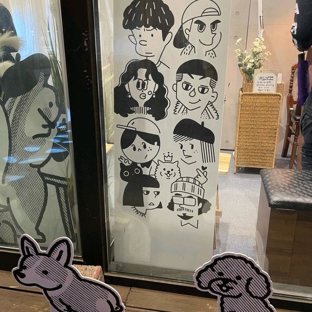 最近韓國流行 👍街頭手繪💜這家常常經過都在排隊