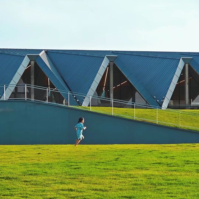 🌳🔬 左岸科技公園～幾何形狀與自然的完美融合！🏞️🔬💡