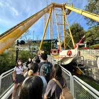 Spooky Ocean Park full of ghosts who are keen to take picture with you