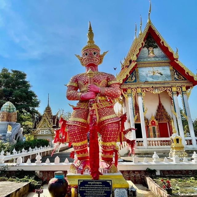 เที่ยววัดคุ้งท่าเลา ชมความอลังการประติมากรรมหนุมาน