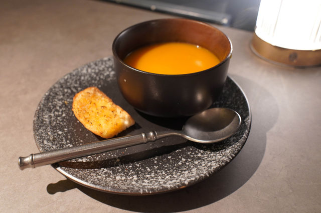二人套餐有湯有主菜有飲品