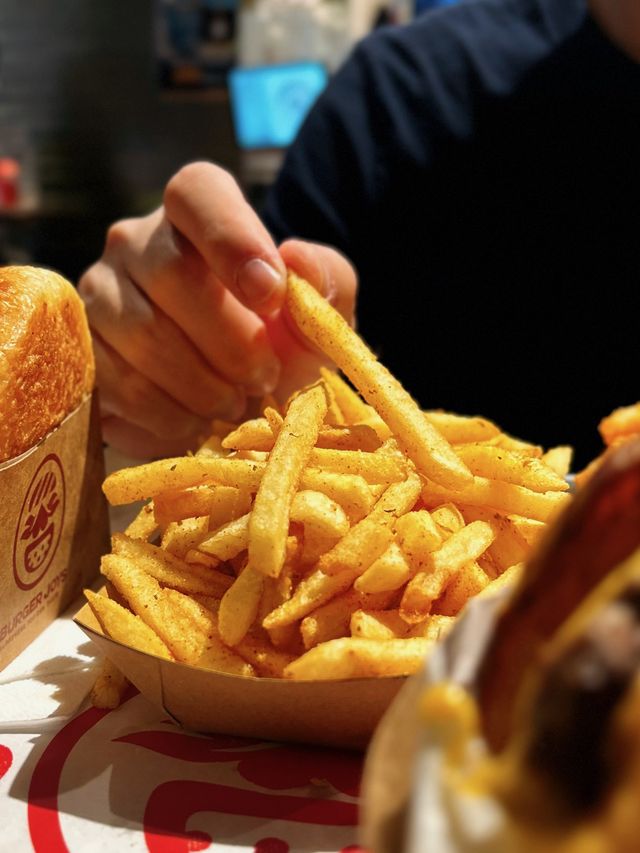 灣仔高質 burger & fries 🍔🧡