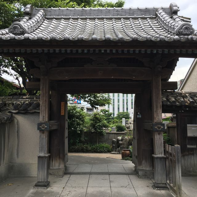 歴史をダイレクトに感じるお寺【一行寺】