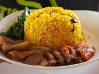 ข้าวมันไก่ต้นโพธิ์ ทางผ่านห้ามพลาด 