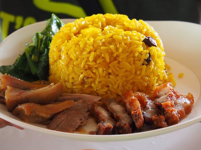 ข้าวมันไก่ต้นโพธิ์ ทางผ่านห้ามพลาด 