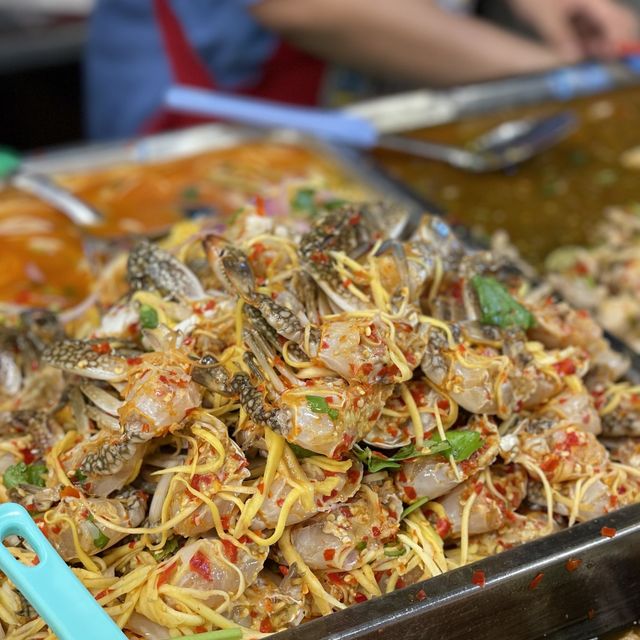 泰國芭堤雅｜最大最多當地人去嘅夜市🍽️🇹🇭