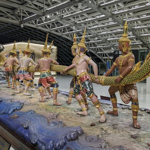 スワンナプーム国際空港は、２４時間お買い物出来るし、ラウンジが使えて、とっても便利で綺麗な空港