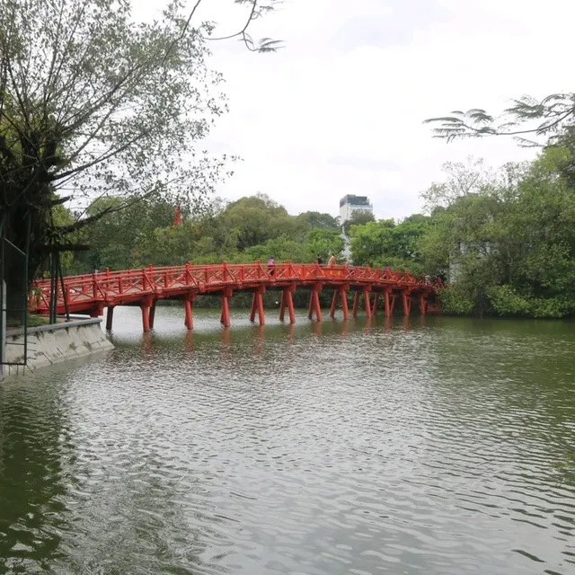 Hoan Kiem lake: Legend in the heart of capital