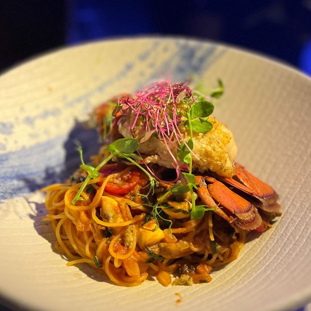 📍香港荃灣｜Cube O · 超夢幻水母主題餐廳🍴一邊觀賞水母一邊享受高級菜餚！