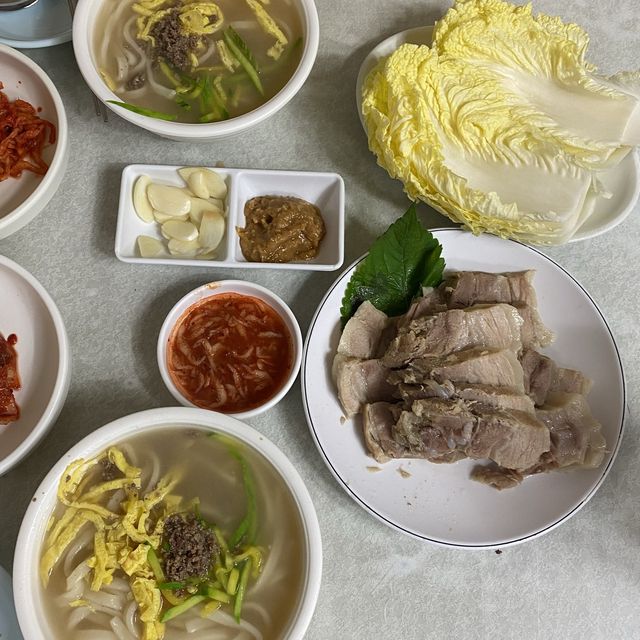 비오는 날 보쌈&칼국수와 즐기는 푸짐한 한상, 대련집
