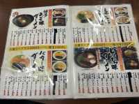 福岡・博多区。とんこつベースの緑色ダーメン『博多ダーメン屋八千代支店』