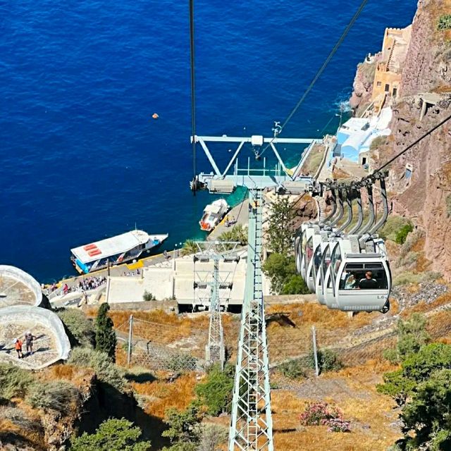 EXPERIENCING THE GONDOLA LIFT IN FIRA!