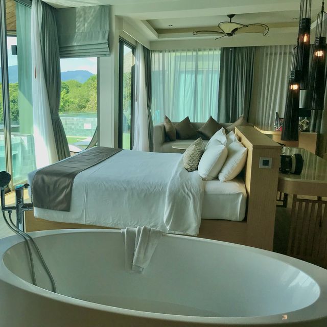 Crest Resort & Pool Villas