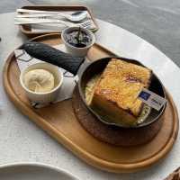 คาเฟ่ BRIX เปิดในโรงแรม Salil ริมแม่น้ำ