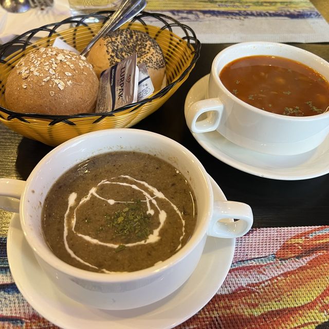 走進如畫廊般的餐廳享用意大利餐