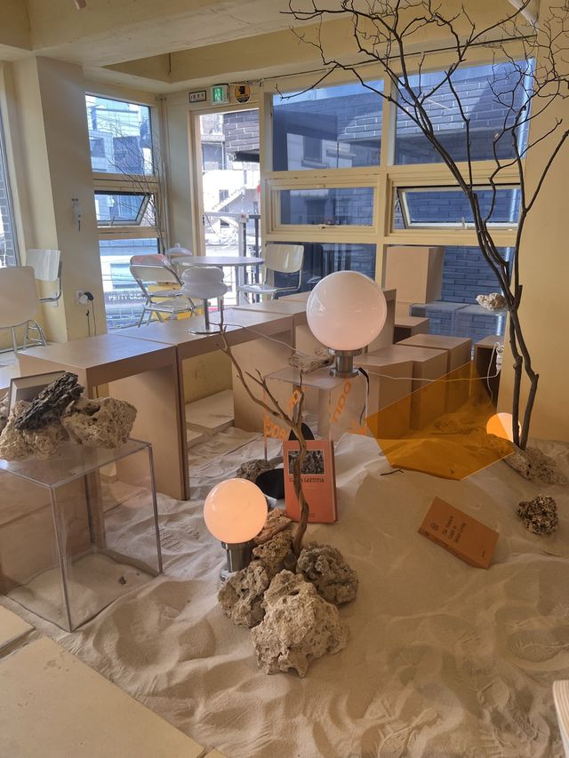 韓国/ソウル【延南洞】白い砂浜とオレンジのインテリアがかわいいカフェ🧡🤍