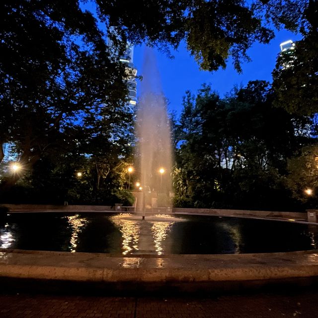 食飽飯散散步，夜遊九龍公園
