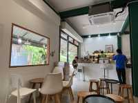 Aleaf คาเฟ่น่ารักข้างสถาบันน่าเลิฟ 🌿