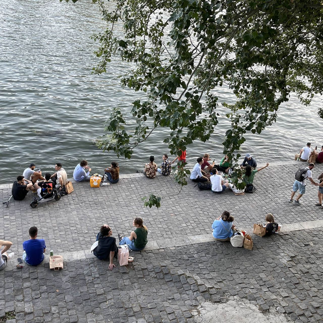 Summer evening with Seine and Lourve
