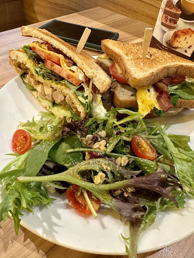 Underrated Family Friendly Cafe!🍝🥪🥗