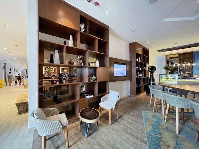 Cosy lobby bar