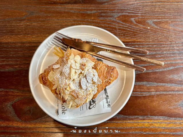 Febb Coffee x Croissant 