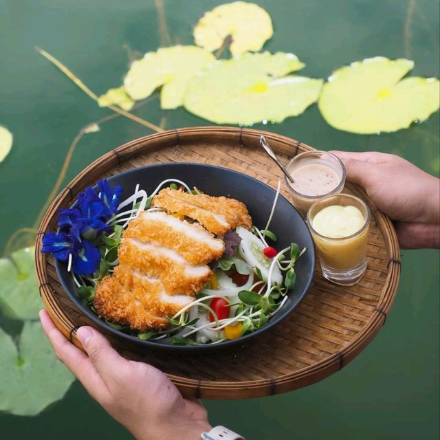 #ชานชาลา 𝙏𝙬𝙚𝙣𝙩𝙮-𝙩𝙬𝙤 𝙘𝙖𝙛𝙚