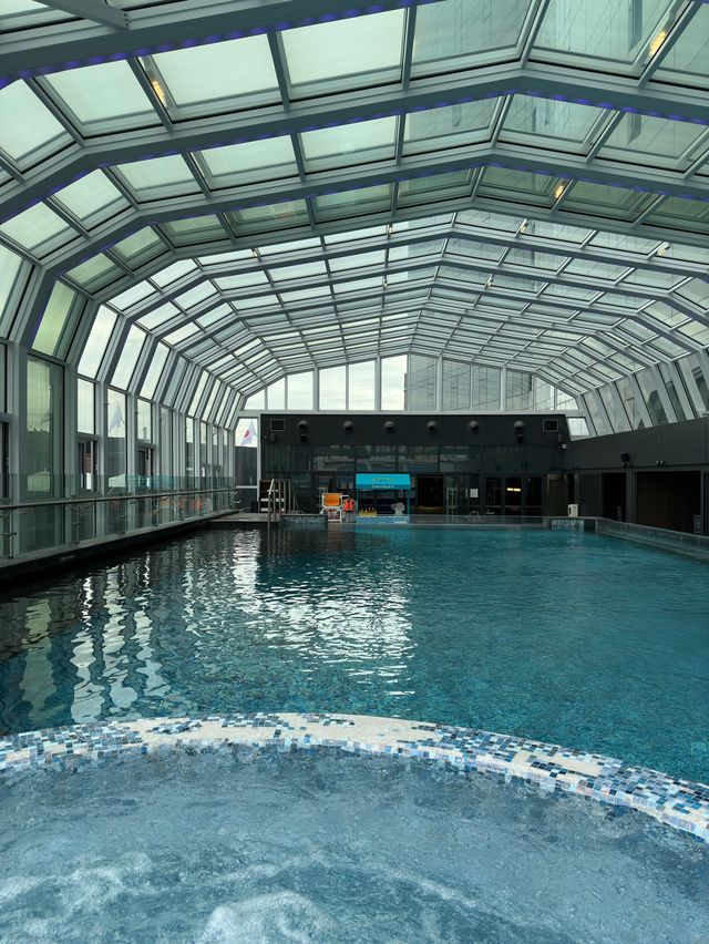 SNS핫플 등극한 서울 호텔 수영장🏊🏻‍♀️✨