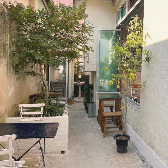 「釜山市中心的pot.of.cafe：舒適環境，口味多樣的咖啡」